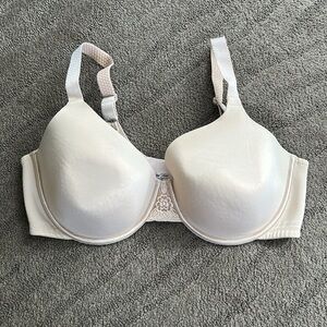 Vanity Fair Beautiful Benefits Bra Size 40D